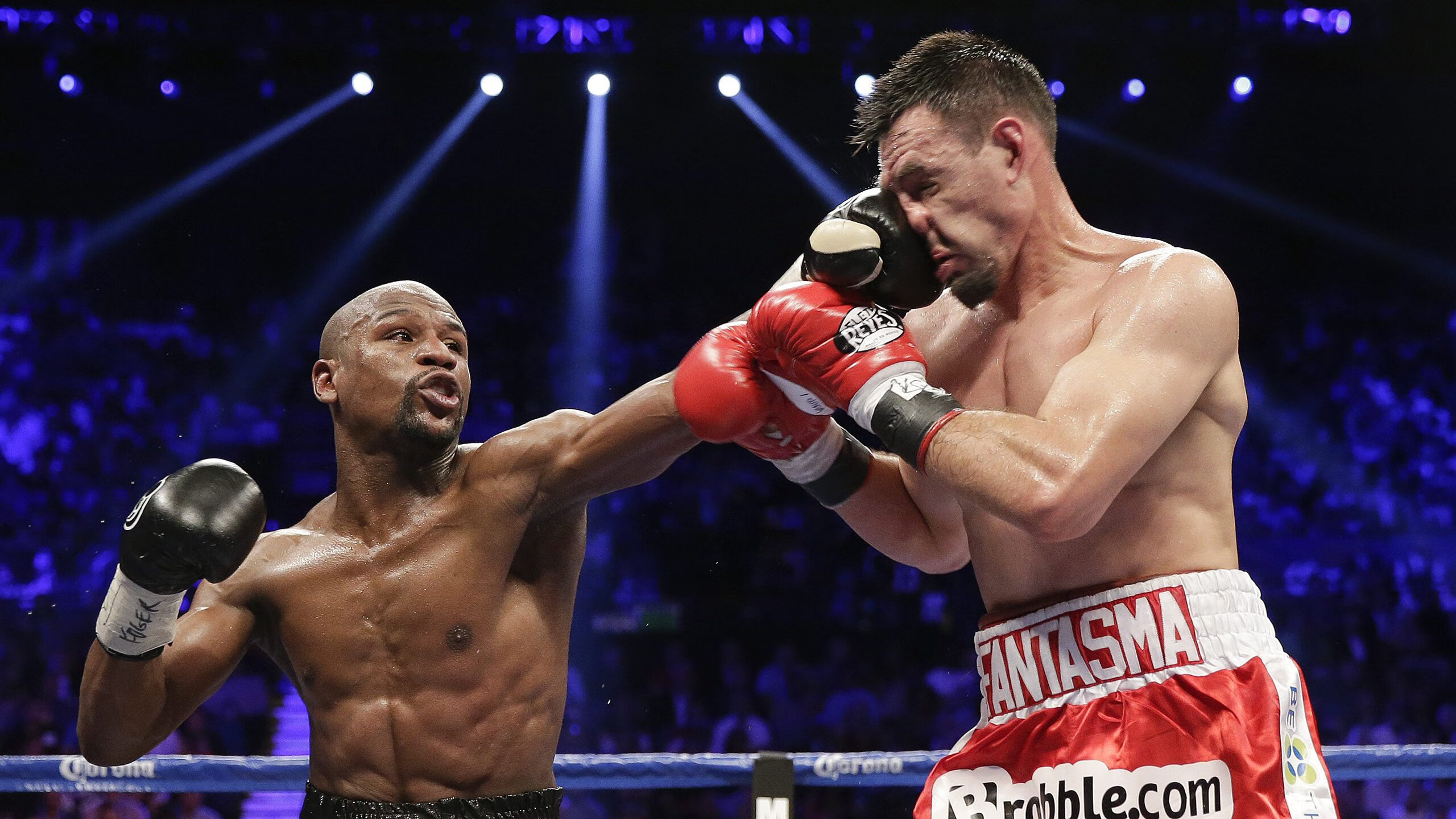 爱游戏体育-柯尔赞冲线瞬间引发现场欢呼，科尔阿赞